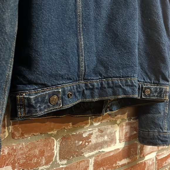 Levi Cropped Trucker Jacket - Picture 7 of 7